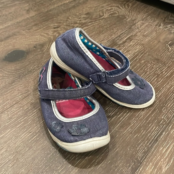 Little girls velcro flats. In used condition - Picture 1 of 6